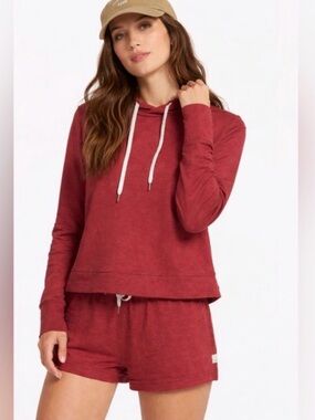 Vuori Halo Essential Hoodie Currant Heather